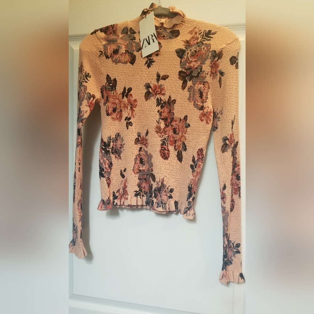 **SALE** Zara Floral Knit StretchyTop sz L NWT